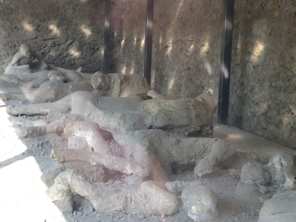 pompeii plaster cast bodies