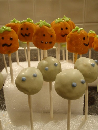 pumpkin and ghost cakepops